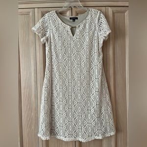 Worn 1x! Beige crochet patterned short sleeve dress